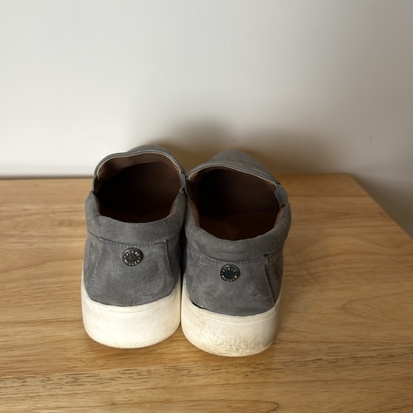 Steve Madden Women's Giovana Perforated Slip On Loafer Gray Fabric size 8.5 - Picture 4 of 11